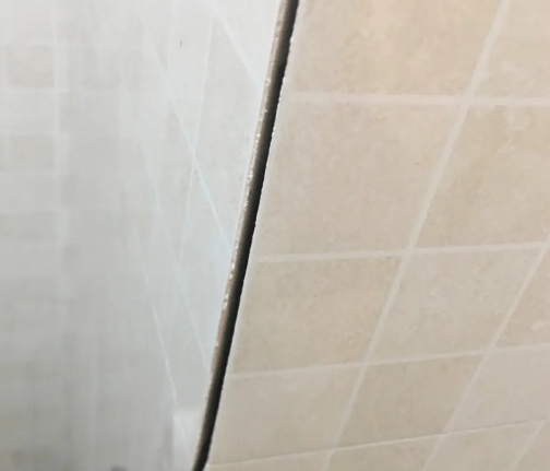 代县瓷砖空鼓维修公司分享阳台瓷砖脱落的修复过程可以分为以下几个步骤